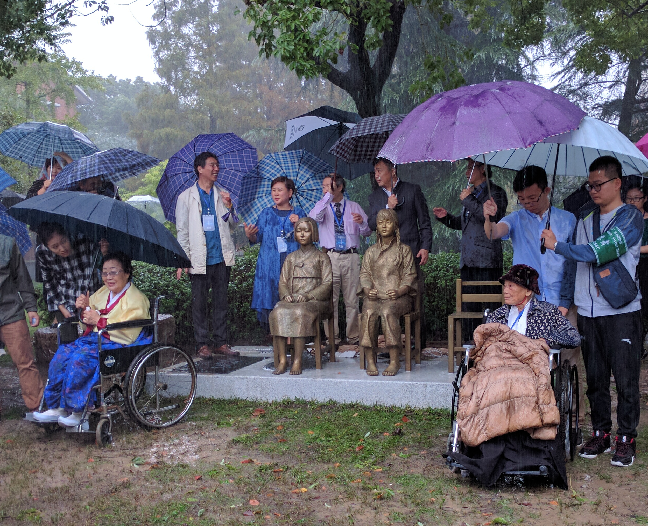 First Comfort Women Memorial unveiled at Shanghai Normal University on October 22, 2016
